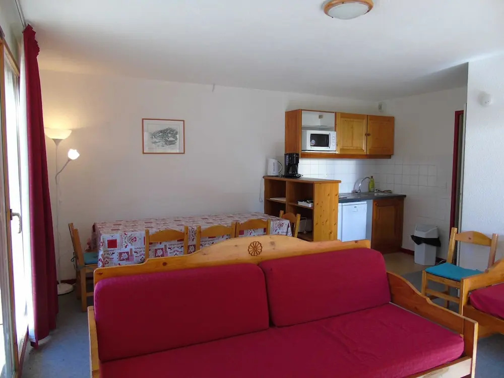 Lou Services Apartment CB18 LSI 001