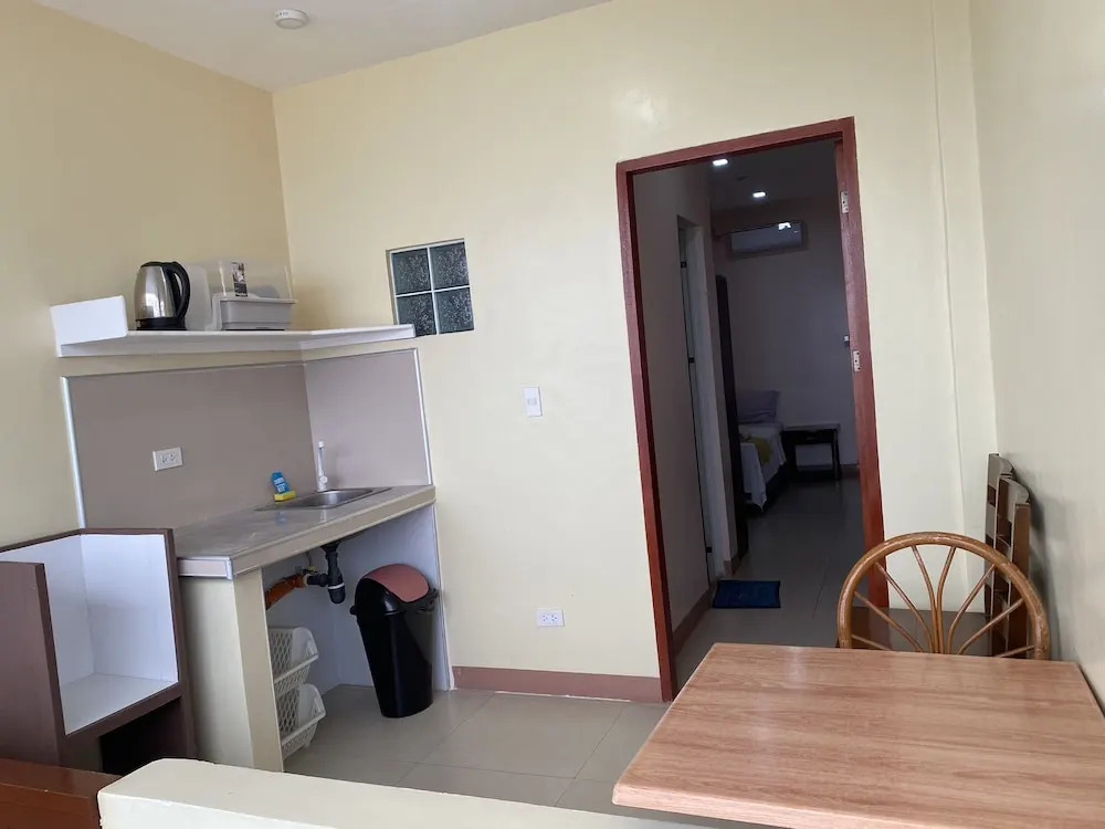 Kellocks Seaview Apartelle