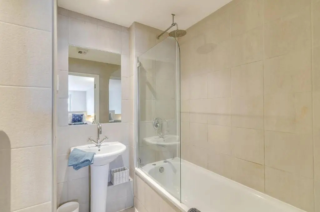 King St 1 bed apartment