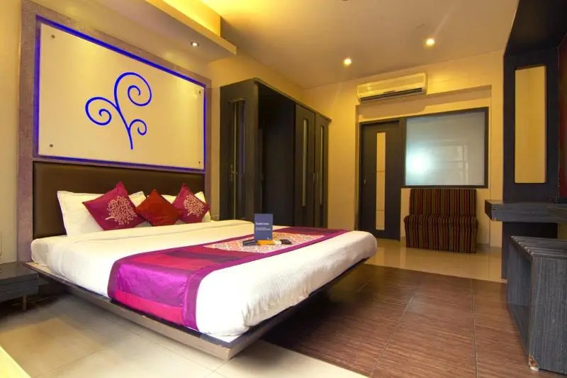 Rapid Lakme Executive Hotel
