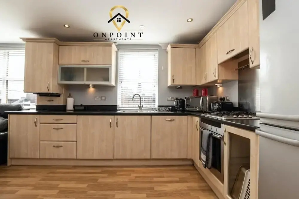 FANTASTIC Duplex 2 Bed Apt-PARKING