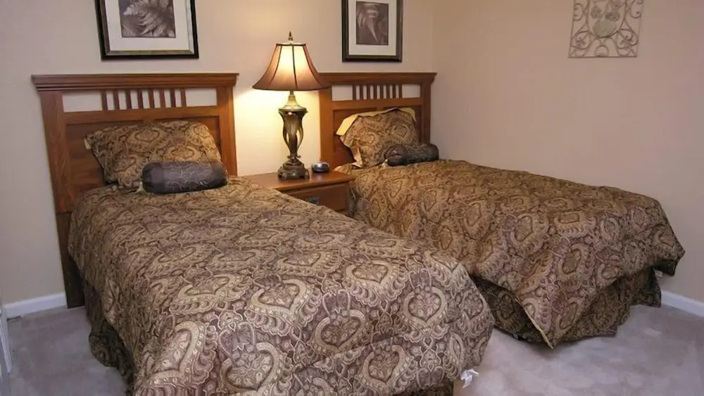 Excutive 6 Bedroom 4 Bath Pool and Spa Home