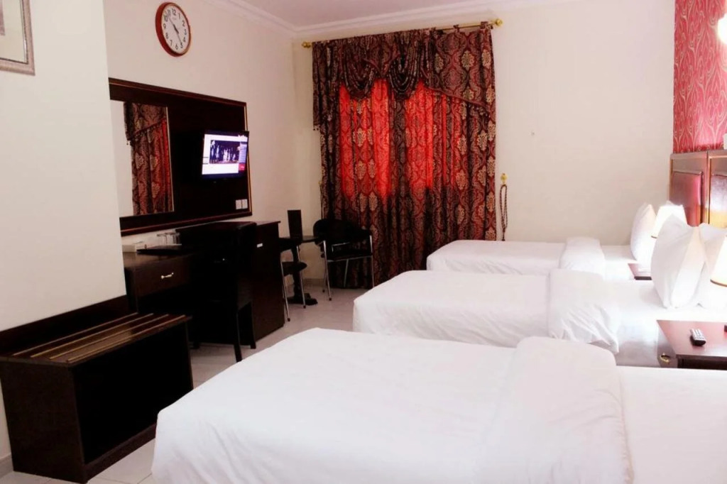 Montreal Naif Hotel