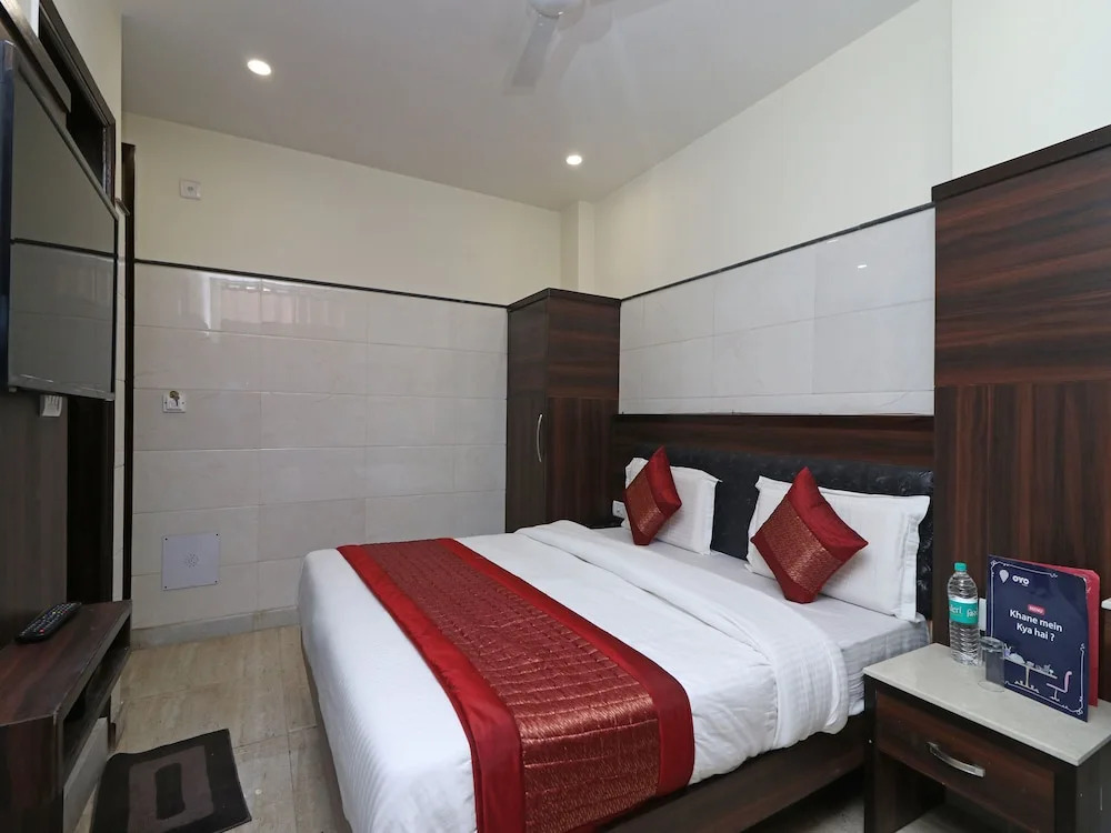 OYO 11594 Hotel TVS