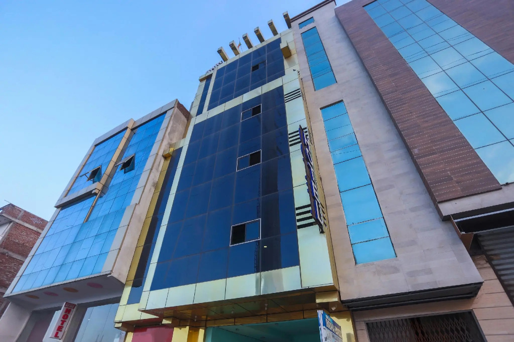 Hotel O Aastha Near Chaudhary Charan Singh International Airport