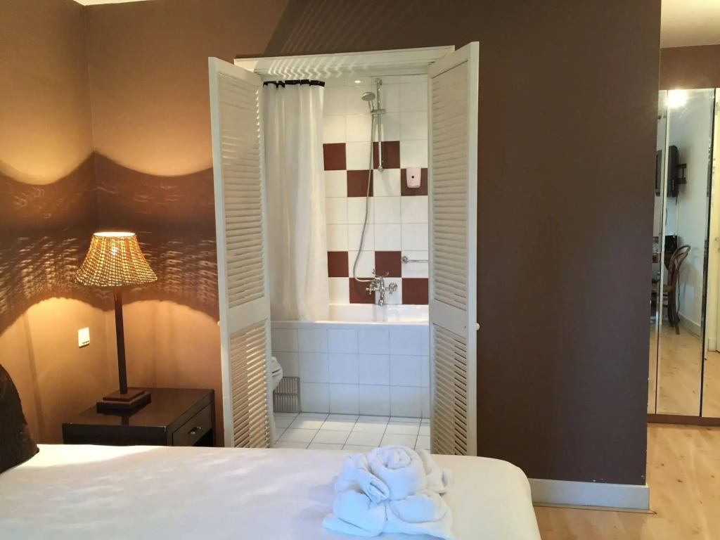 Nine-T-Teen Bed and Boutique