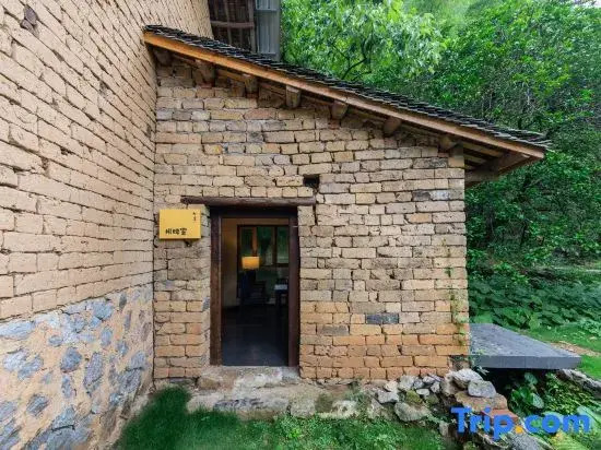 Qilu Hotel