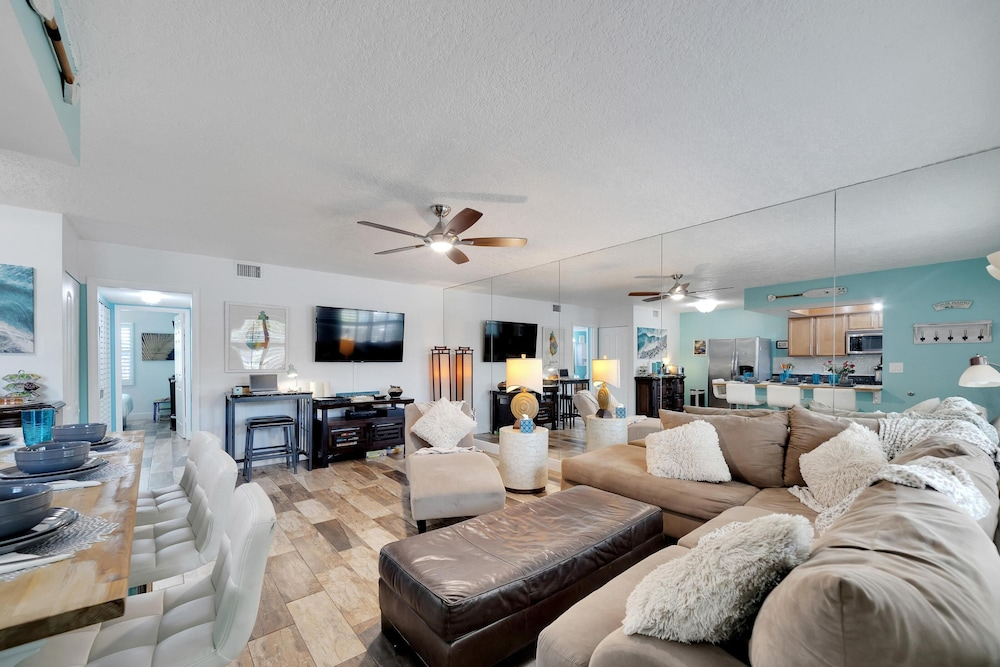 Newly Renovated 2 Beds 2 Baths Condo in St Pete Beach