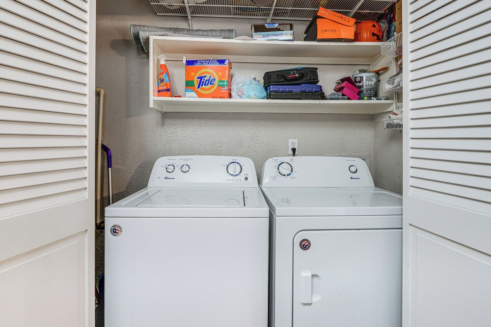 Near Expressways! Cozy Dallas Condo w/ Workspace