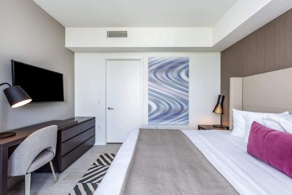 Hyde Beach House Luxury -resort 3 Bedroom Condo by RedAwning