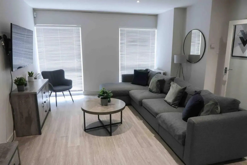 3 Bed Private Bungalow Close to Amenities, Wifi, Parking