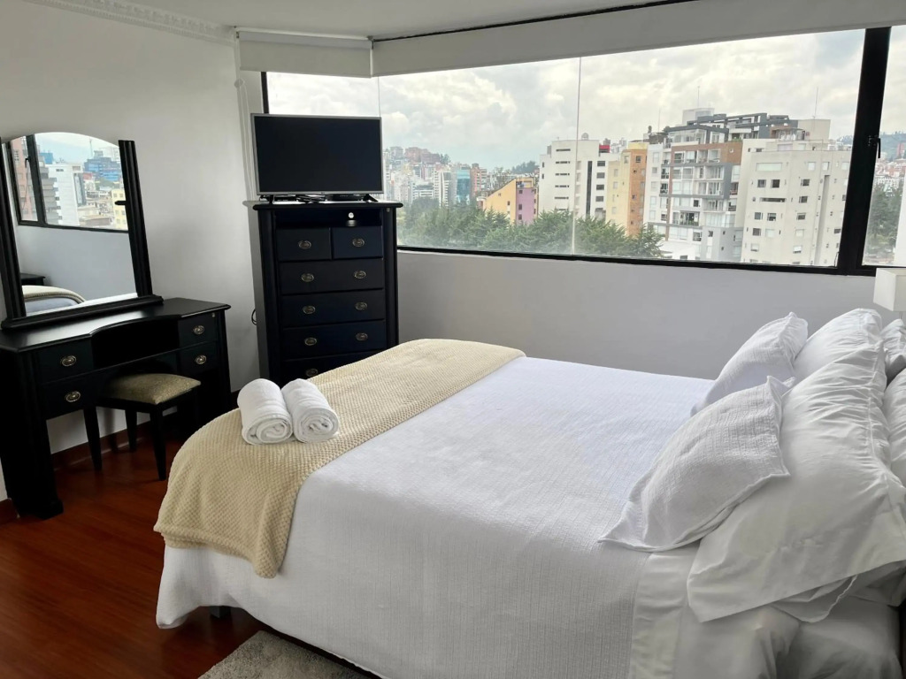 Cómoda suite amoblada nueva a estrenar, con vistas Sector La Carolina, aparcamiento privado