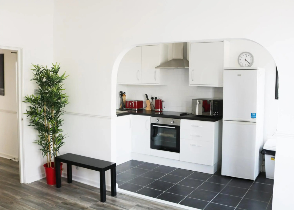 3 Fitzhamon Embankment APARTMENTS opposite Principality Stadium - LONG STAY OFFER