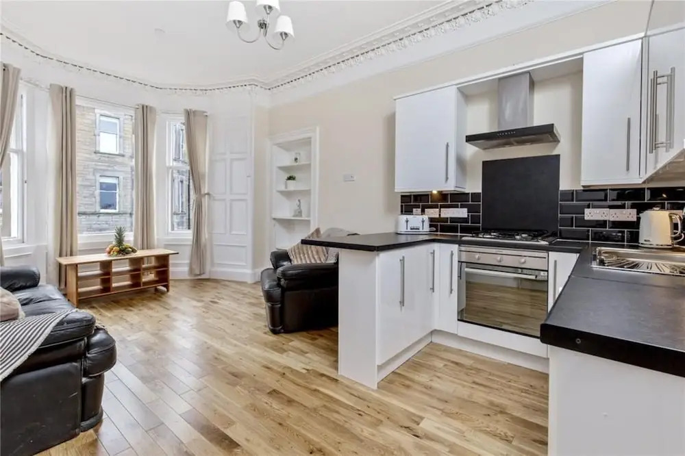 5 Bedroom Flat With Great Views In Bruntsfield
