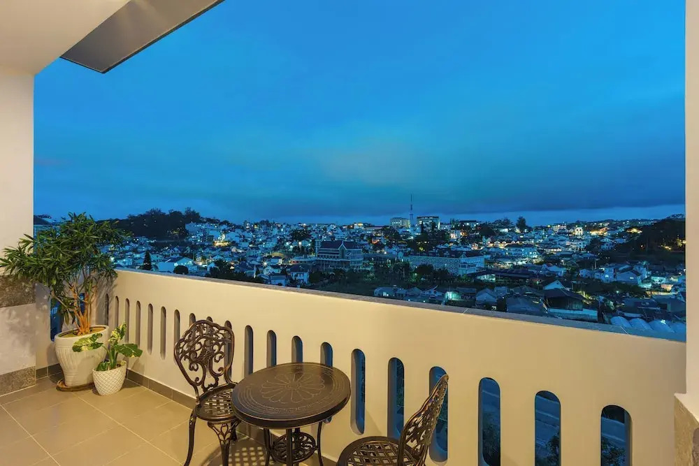 CandlePine Suites