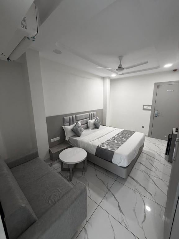 The 7 elevan hotel