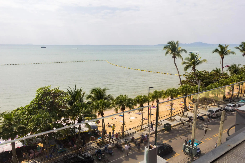 Barfly Pattaya Hotel