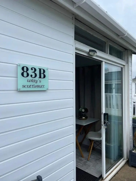 Stunning One Bed Modern & Contemporary Chalet