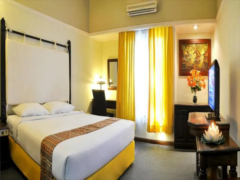 Tryas Hotel