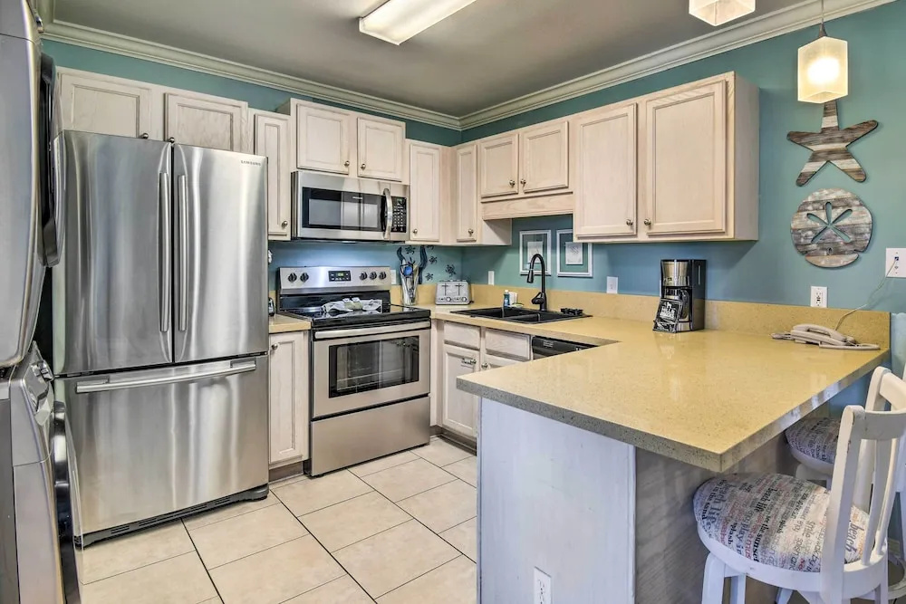 Gulf Shores Beach Condo w/ Community Pool!