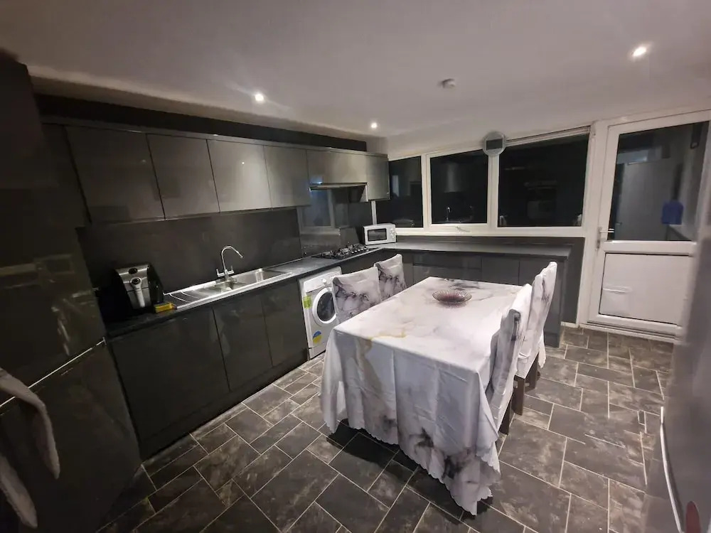 Milton Keynes Modern Retreat