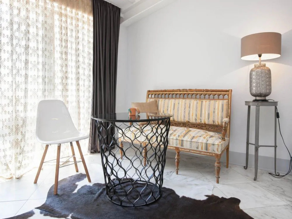 Chiconomy Suites