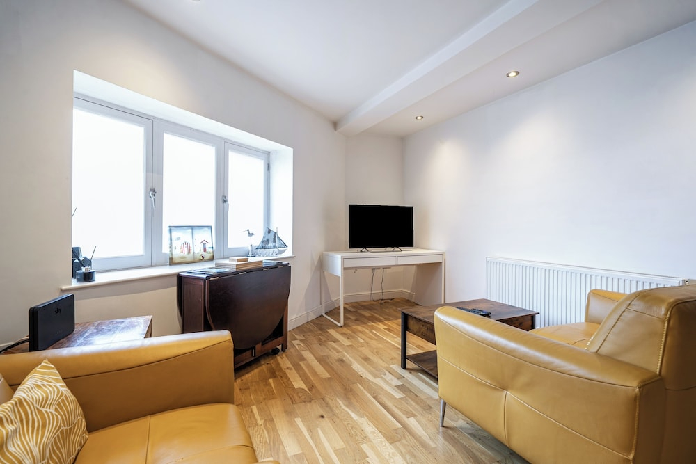 Seaside Cottage Escape in Paignton - Sleeps 4