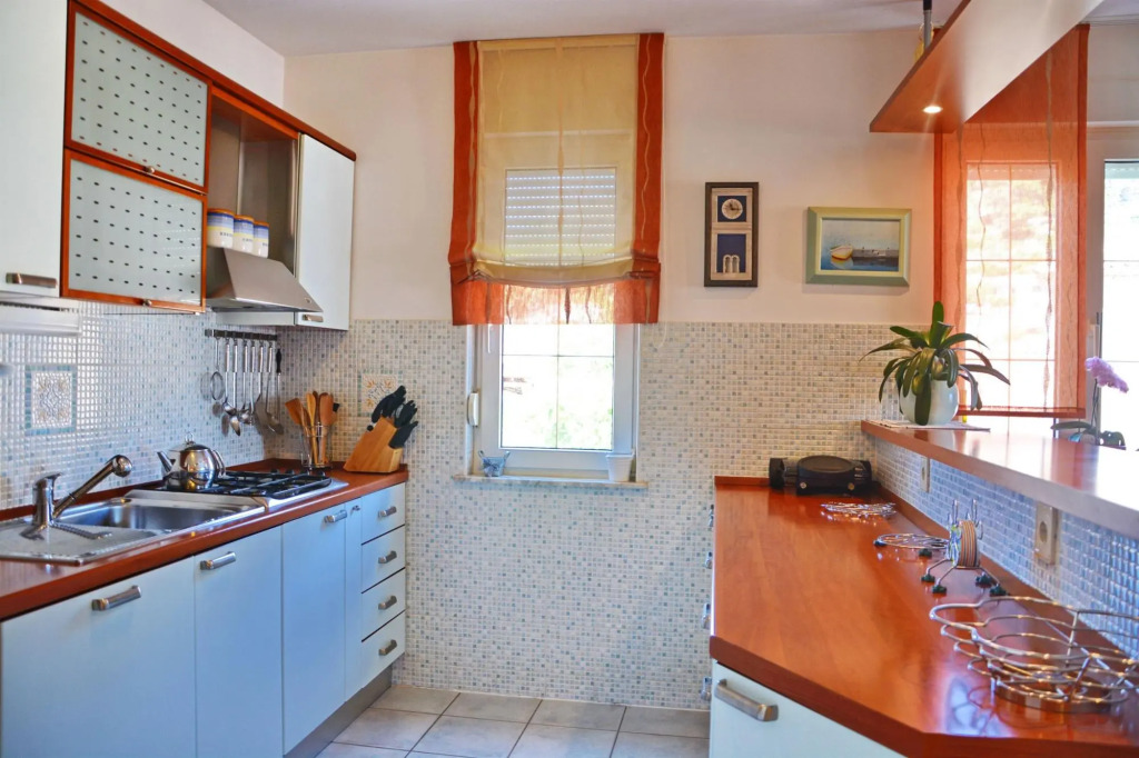 Apartments by the sea Pucisca, Brac - 15381