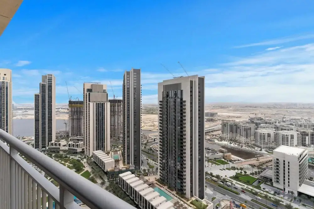 Elegant Creekside 1BR with Panoramic Views