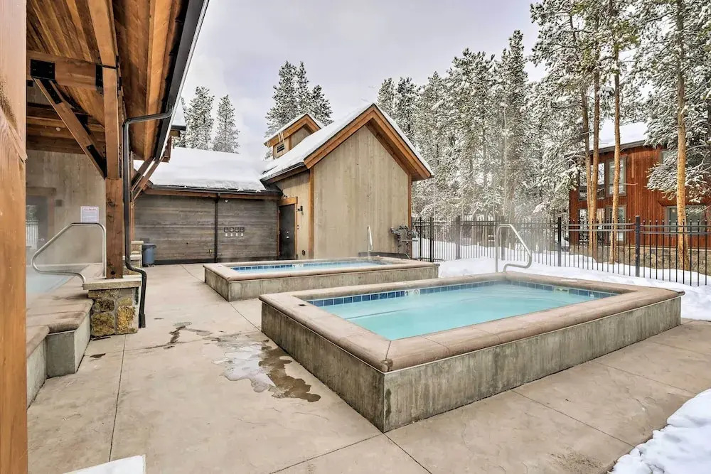 Cozy Ski-in/ski-out Breckenridge Condo: Mtn Views!