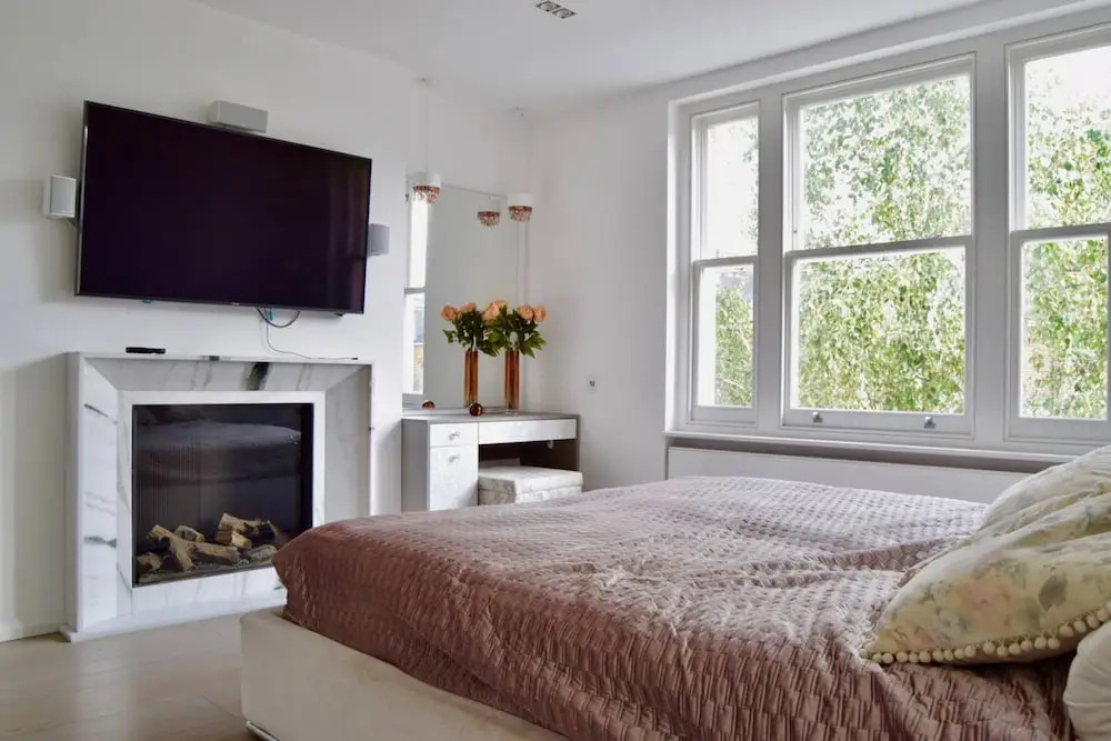 Bright and Stylish Apartment In Little Venice