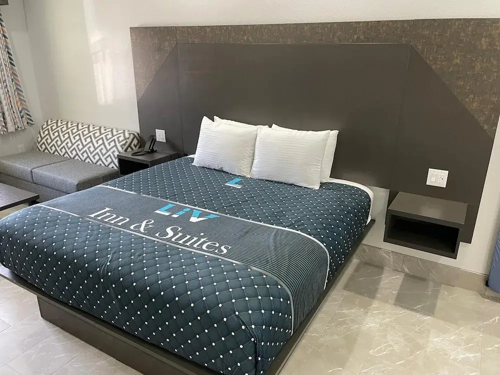 LiV Inn & Suites Houston