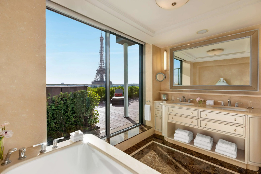 Отель Shangri-La Paris