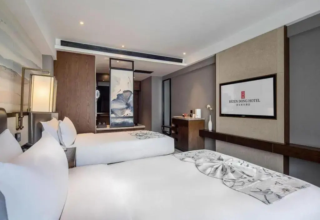 Rezen Dong Hotel (Harbin West Railway Station, Wanda Plaza)