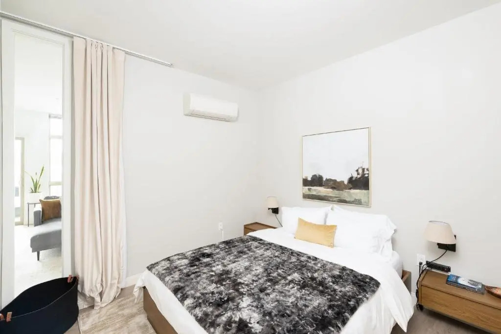 Flexhome Walker's Point 1BR Q1