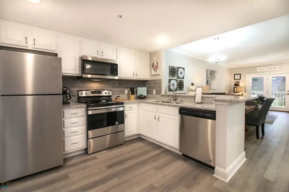 2103 Golf View Towers Lazy Bears Den