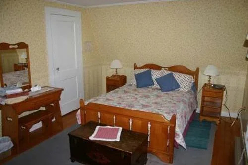 Water Street Lighthouse Bed & Breakfast