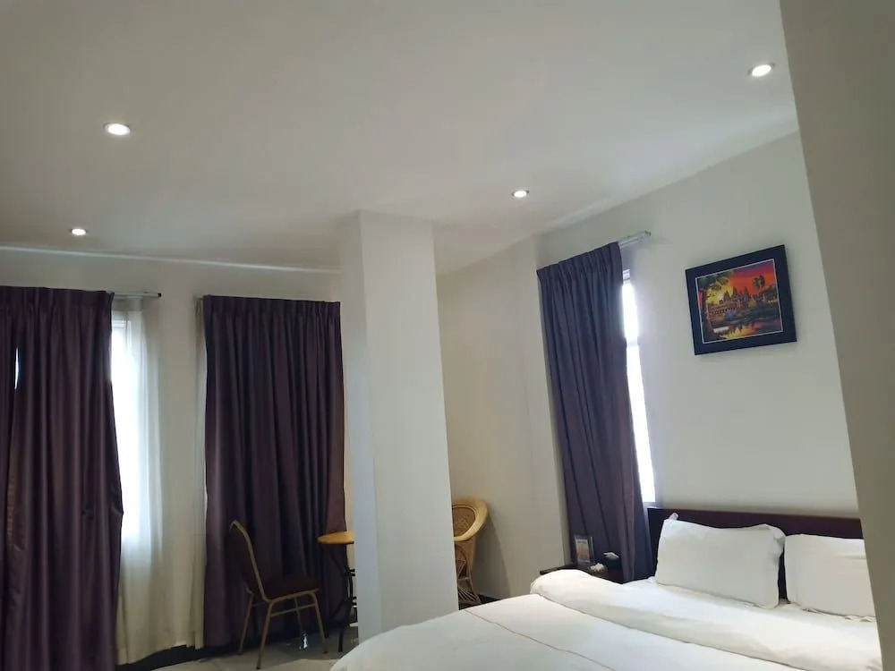 Golden Port Hotel