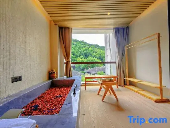 Shanye Hot Spring Hotel (Yichun Warm Soup Tianmu Hot Spring Valley Branch)