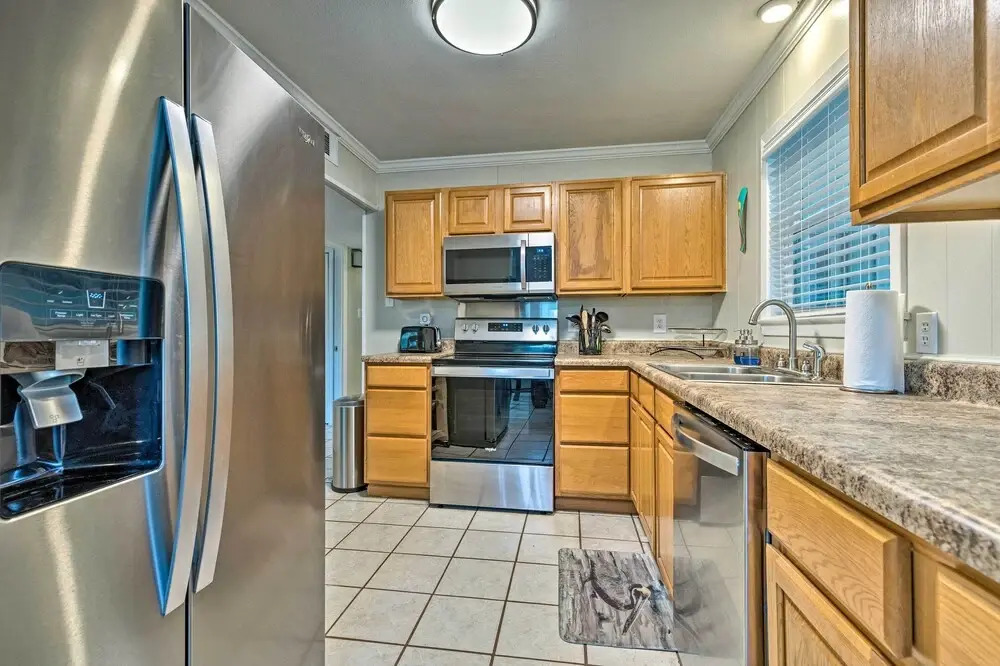Ocean Springs Getaway - Walk to Beach & Downtown!