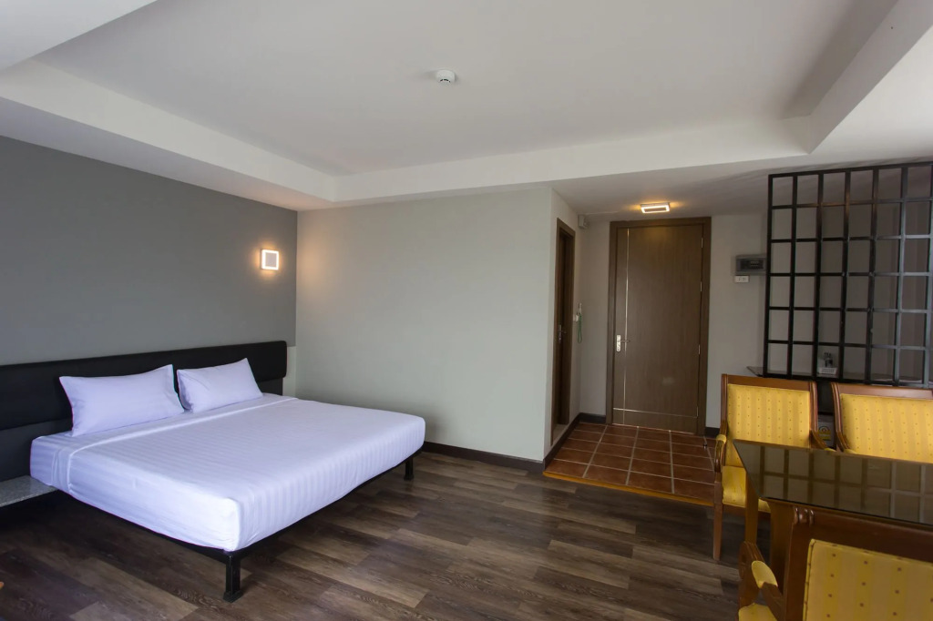 Iron Resort&Hotel