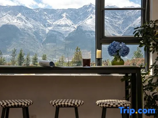 Qingqing Yuye Homestay (Dali Erhai S-Bay Ecological Corridor Store)