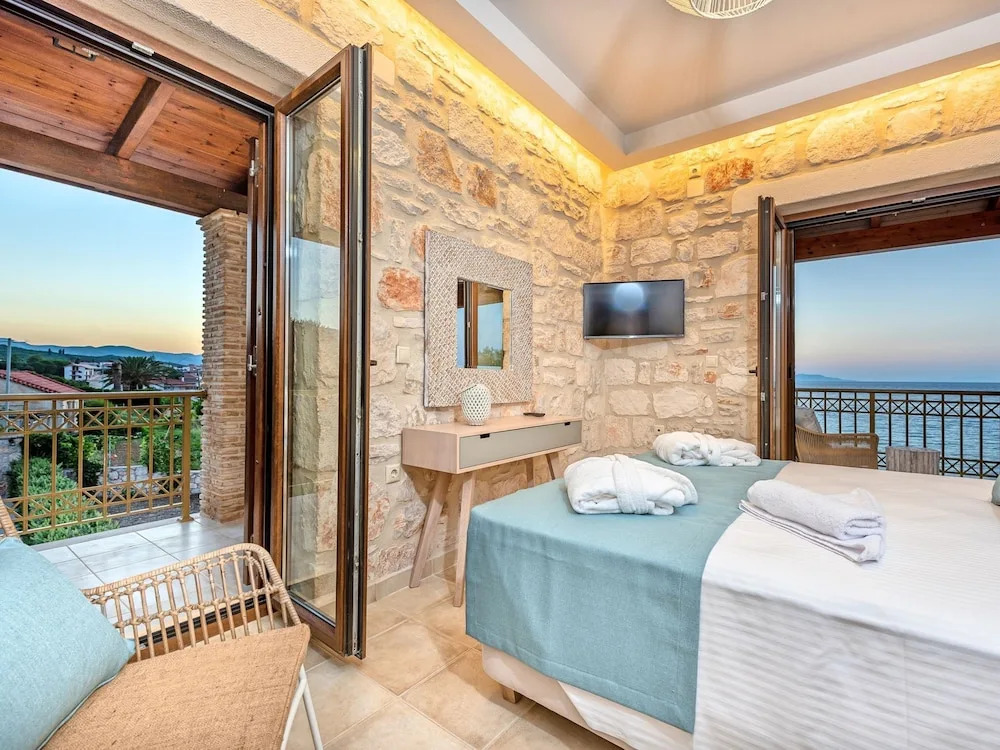 Luxurious Villa With Private Beach in Psarou Greece