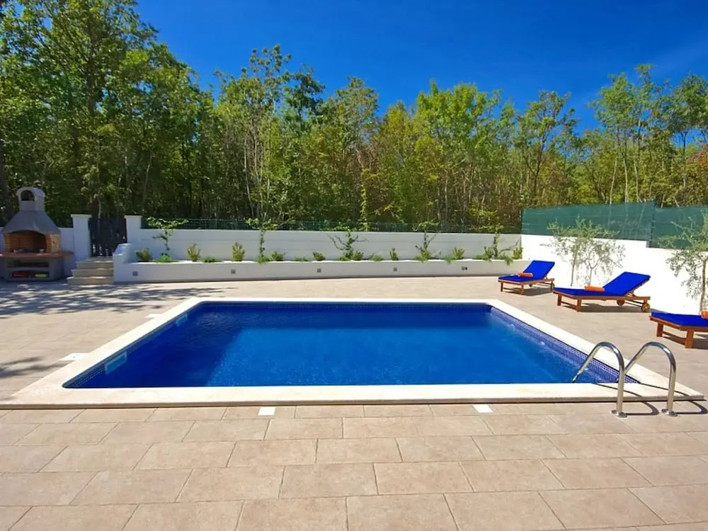 Gorgeous Villa in Belavici With Swimming Pool