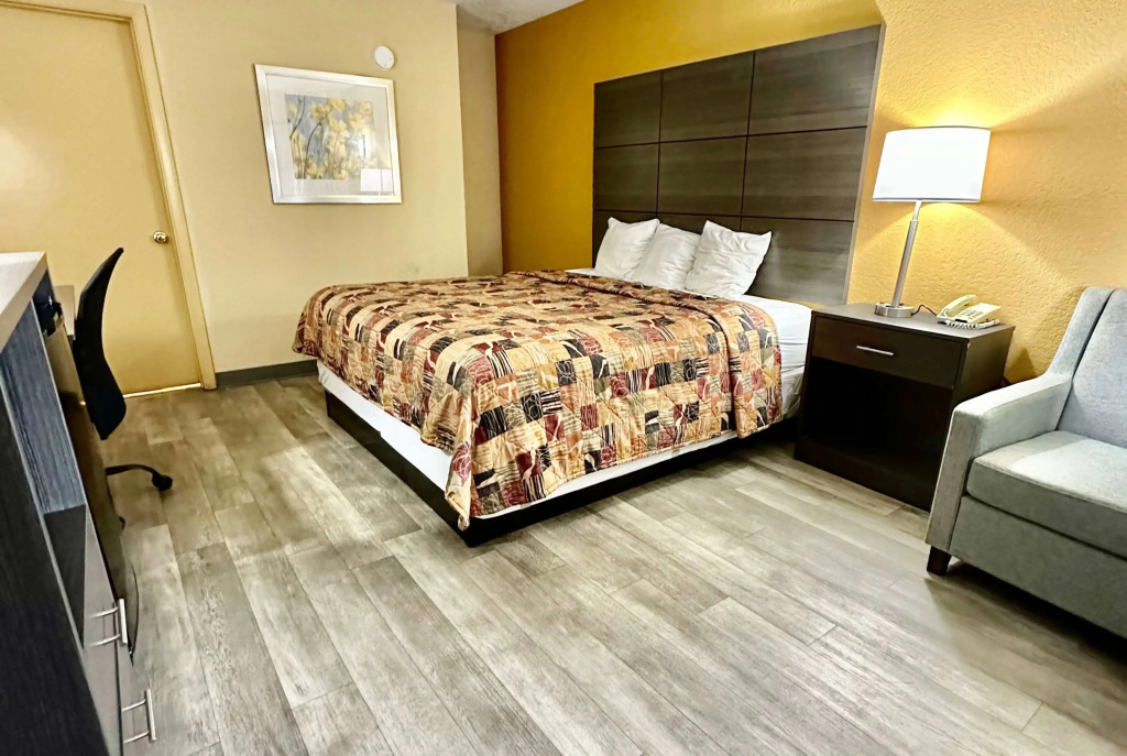 Days Inn by Wyndham Charlotte Northlake