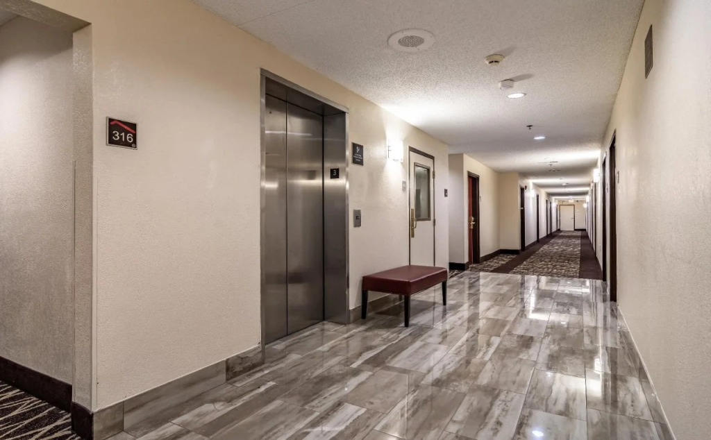 Red Roof PLUS+ & Suites Atlanta Airport South