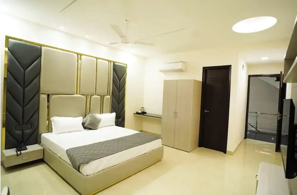 Hotel Ovel hotel Ludhiyana