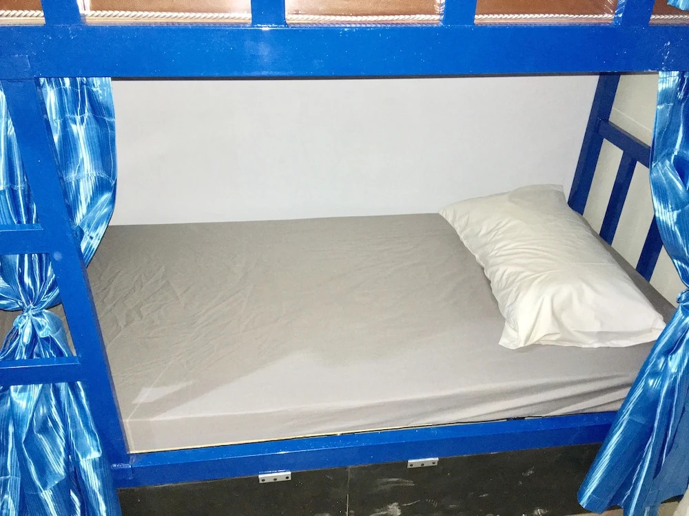 VR Hostel