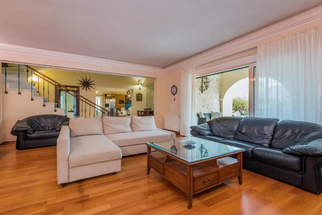 Elenis Family Villa