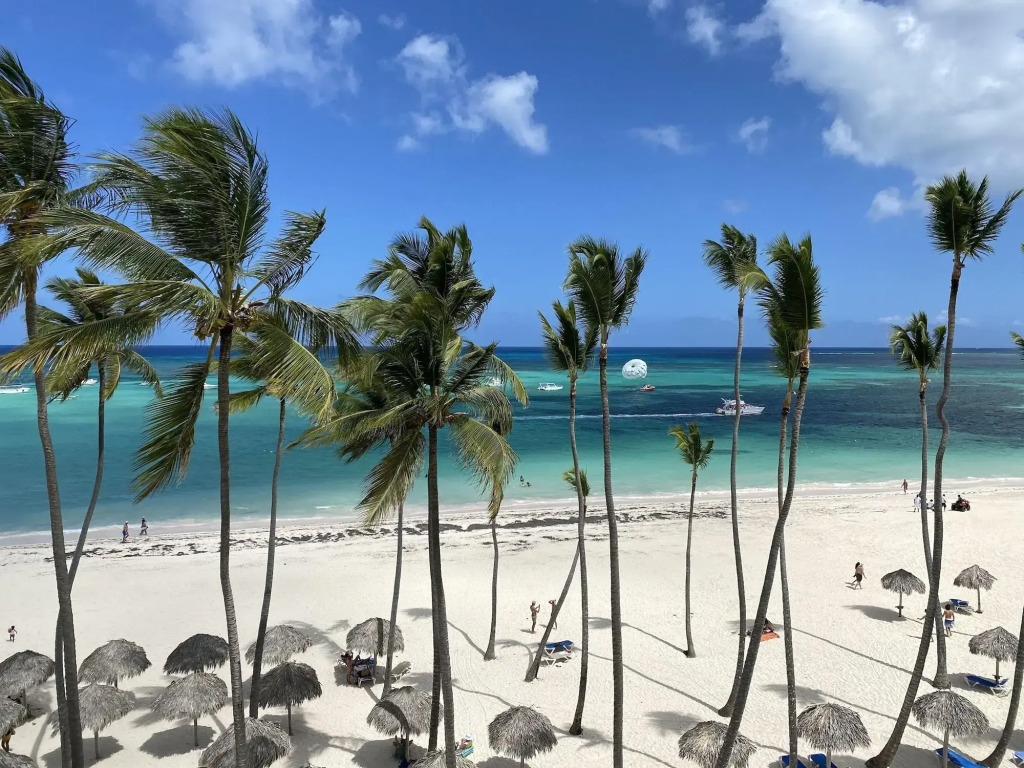 Bavaro Beach Condo-HOTEL with VILLAS & Suites WIFI BBQ Beach CLUB & SPA